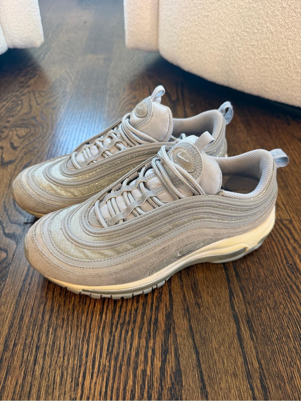 Nike Women's Sneakers in Light Grey with Subtle Shineu